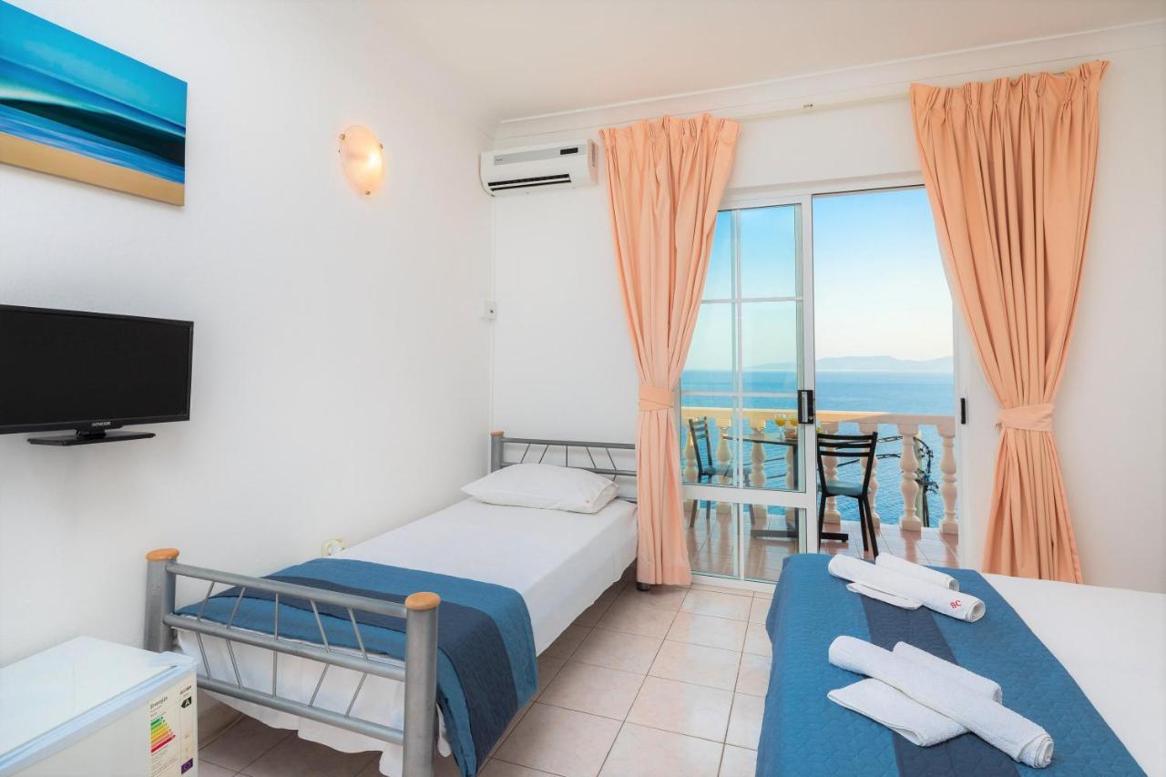 Family Beach Rooms Omiš Dış mekan fotoğraf