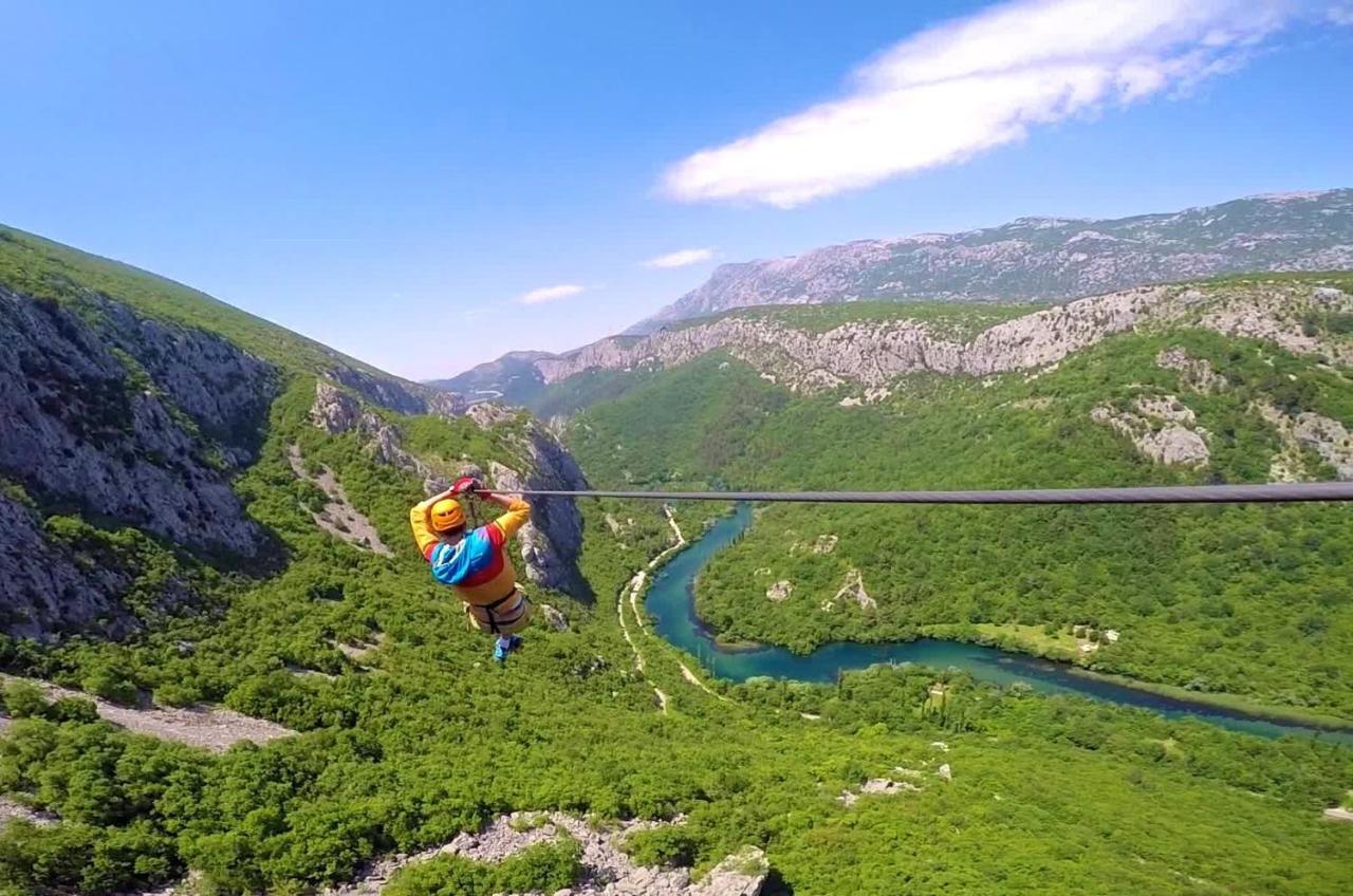 Family Beach Rooms Omiš Dış mekan fotoğraf